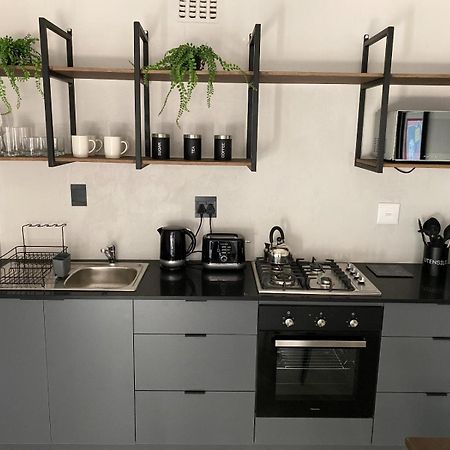 46 On Allcock Guest Apartment & Luxury Room Pretoria-Noord エクステリア 写真