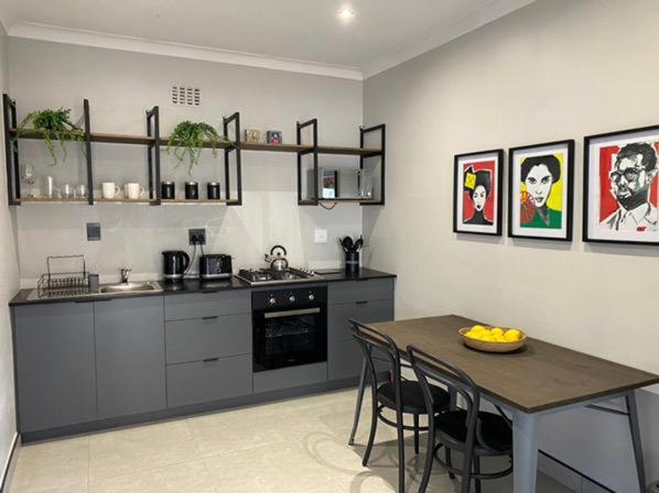 46 On Allcock Guest Apartment & Luxury Room Pretoria-Noord エクステリア 写真