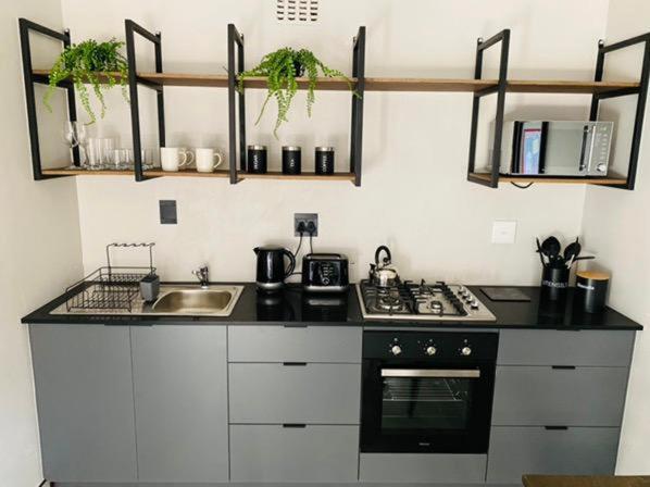 46 On Allcock Guest Apartment & Luxury Room Pretoria-Noord エクステリア 写真